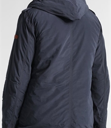 市场上装-大衣-时尚商务大衣