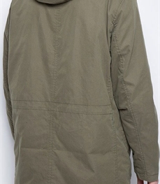 市场上装-大衣-时尚商务大衣