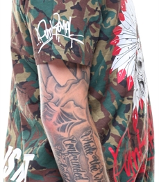 市场上装-T恤-时尚男装t恤