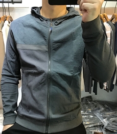 市场上装-T恤-时尚男装t恤