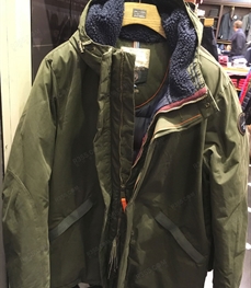 市场上装-大衣-（实拍）时尚商务大衣