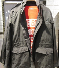 市场上装-大衣-（实拍）时尚商务大衣