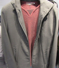 市场上装-大衣-（实拍）时尚商务大衣