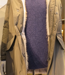 市场上装-大衣-（实拍）时尚商务大衣