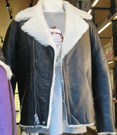 市场上装-皮衣-（实拍）时尚商务皮衣