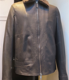 市场上装-皮衣-（实拍）时尚商务皮衣