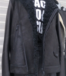 市场上装-皮衣-（实拍）时尚商务皮衣