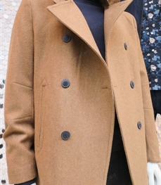 市场上装-大衣-（实拍）时尚商务大衣