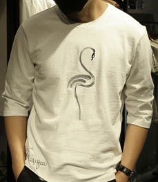 市场上装-T恤-时尚男装t恤