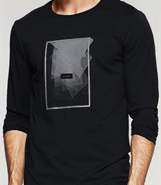 市场上装-T恤-时尚男装t恤