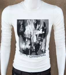 市场上装-T恤-时尚男装t恤