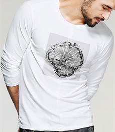 市场上装-T恤-时尚男装t恤