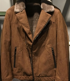 市场上装-皮衣-（实拍）时尚商务皮衣