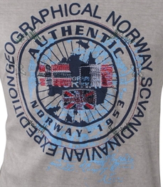 市场上装-T恤-时尚男装t恤