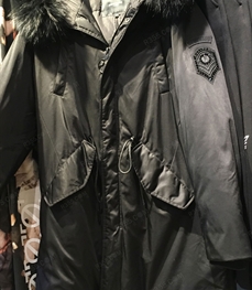 市场上装-中长外套-（实拍）休闲男装中长外套