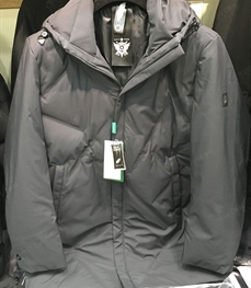 市场上装-大衣-（实拍）时尚商务大衣