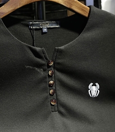 市场上装-T恤-时尚男装t恤