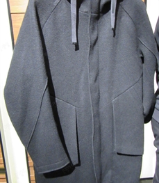 市场上装-大衣-（实拍）时尚商务大衣