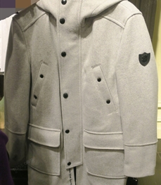 市场上装-大衣-（实拍）时尚商务大衣