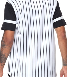 市场上装-T恤-时尚男装t恤