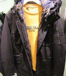 市场上装-大衣-（实拍）时尚商务大衣