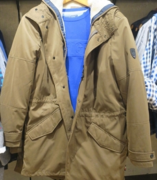 市场上装-大衣-（实拍）时尚商务大衣