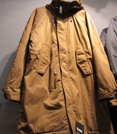 市场上装-大衣-（实拍）时尚商务大衣