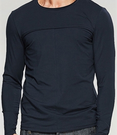 市场上装-T恤-时尚男装t恤