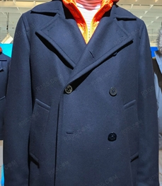 市场上装-大衣-（实拍）时尚商务大衣