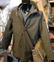 市场上装-大衣-（实拍）时尚商务大衣