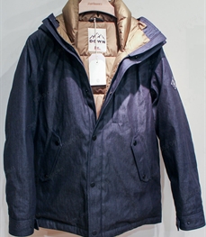 市场上装-大衣-（实拍）时尚商务大衣