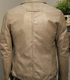 市场上装-皮衣-时尚男装皮衣