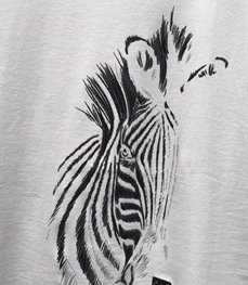 市场上装-T恤-时尚T恤