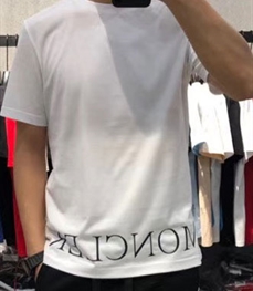 市场上装-T恤-休闲男装t恤