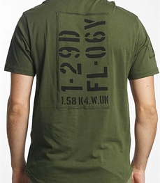 市场上装-T恤-靓仔男装T恤