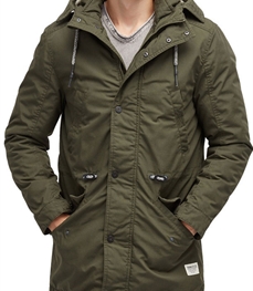 市场上装-大衣-时尚中长