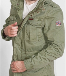 市场上装-大衣-时尚中长