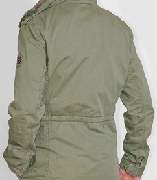 市场上装-大衣-时尚中长