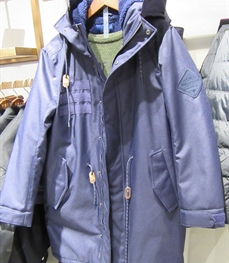 市场上装-大衣-时尚商务大衣【实拍】