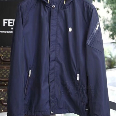 市场上装-夹克-时尚夹克