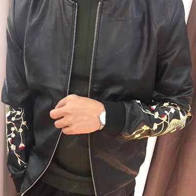 市场上装-皮衣-时尚皮衣