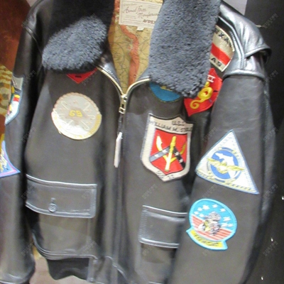 市场上装-尼克服-商务尼克服【实拍】