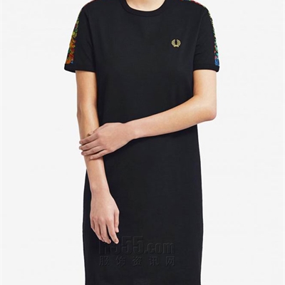 运动品牌-T恤-女运动T恤