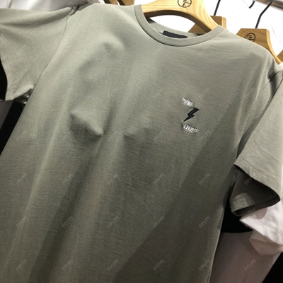 市场上装-T恤-休闲时尚T恤【实拍】