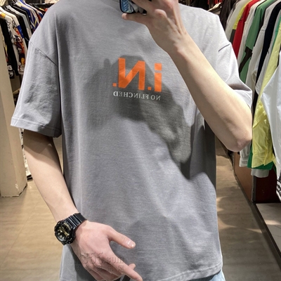 市场上装-T恤-休闲时尚T恤