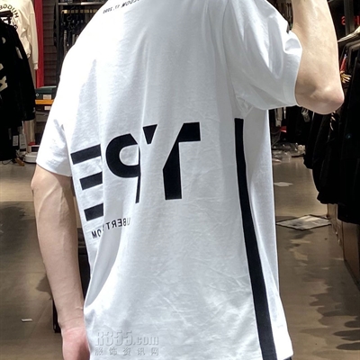 市场上装-T恤-休闲时尚T恤