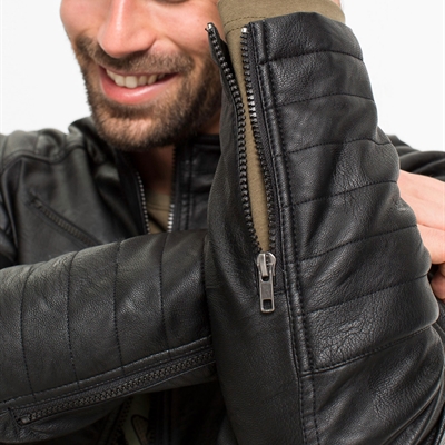 市场上装-皮衣-商务皮衣