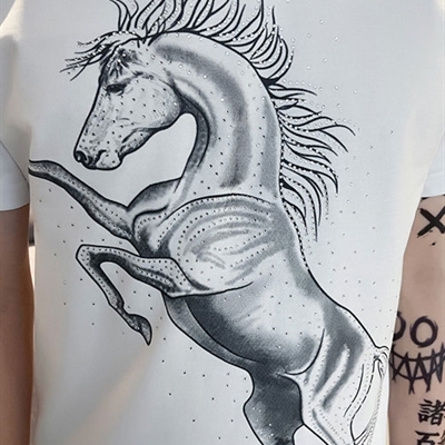 市场上装-T恤-欧货T恤