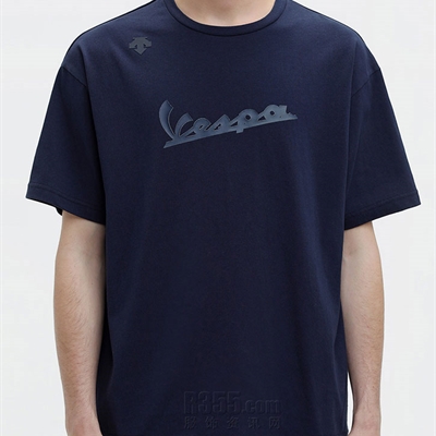 户外品牌-T恤-男户外T恤【联名款DESCENTE X VESPA】