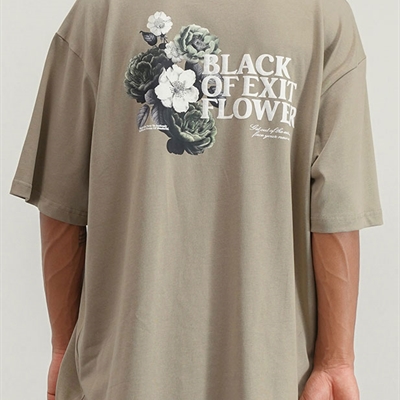 市场上装-T恤-电商T恤